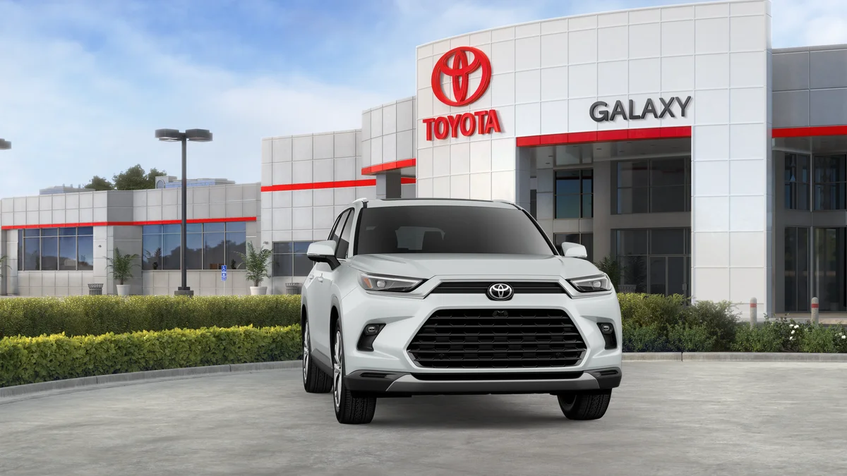 New 2026 Wind Chill Pearl Toyota Platinum image 16
