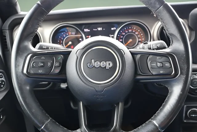 Used 2018 Billet Silver Metallic Clearcoat Jeep Unlimited Sport S image 20