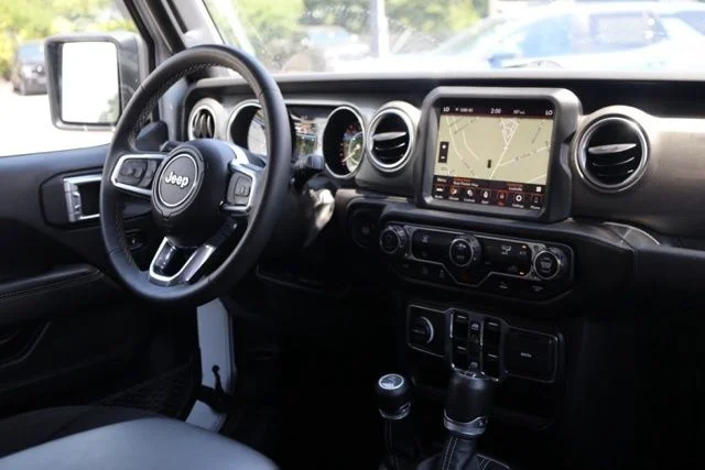 Used 2023 White Jeep Sahara image 33