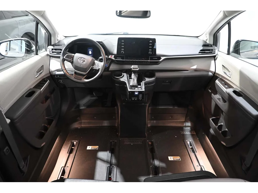 Used 2021 GRAY Toyota XLE Mobility Handicap Van image 21