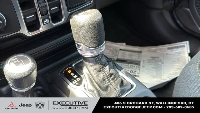 New 2026 Granite Crystal Metallic Clearcoat Jeep Sport S image 17