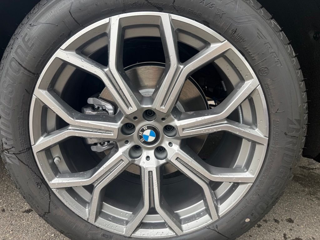 New 2027 Black Sapphire Metallic BMW xDrive40i image 4