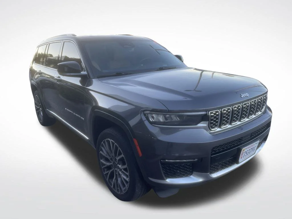 Used 2021 Gray Jeep Summit image 2