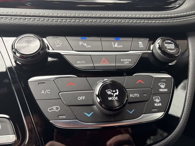 New 2026 Diamond Black Crystal Pearl-Coat Exterior Paint Chrysler Select image 10