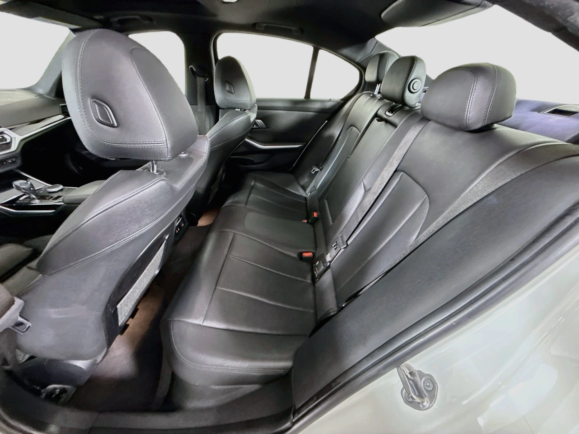 Used 2019 Alpine White BMW 330i image 21