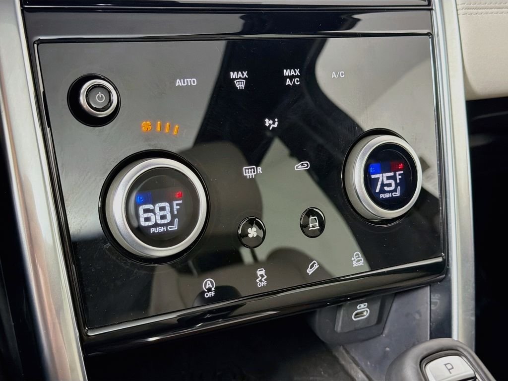 Used 2023 White Land Rover SE image 16
