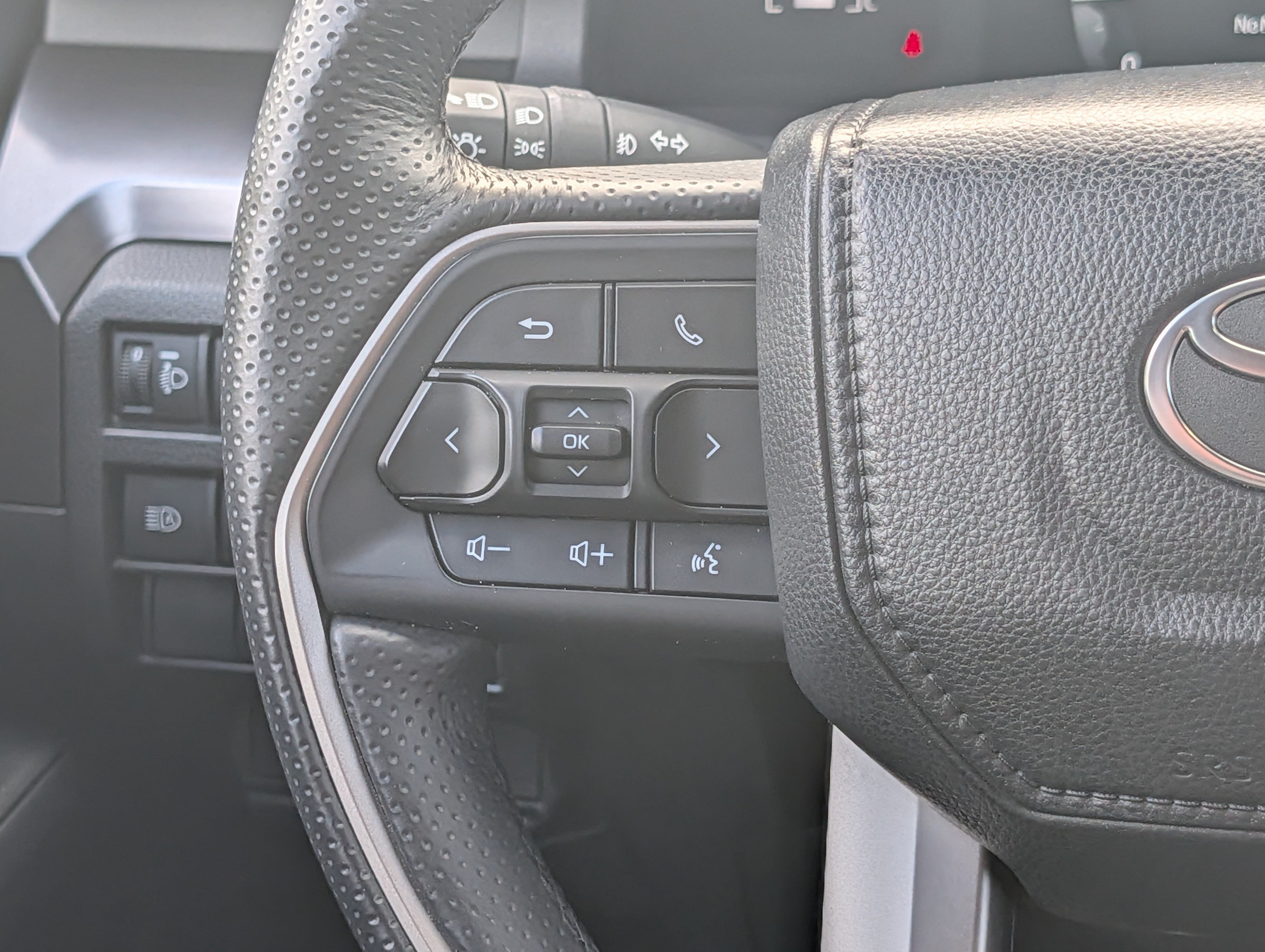 Certified Used 2025 Ice Cap Toyota SR5 image 31