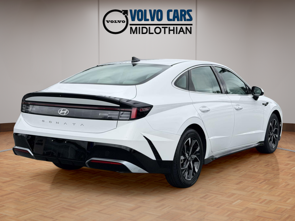Used 2024 White Hyundai SEL image 19