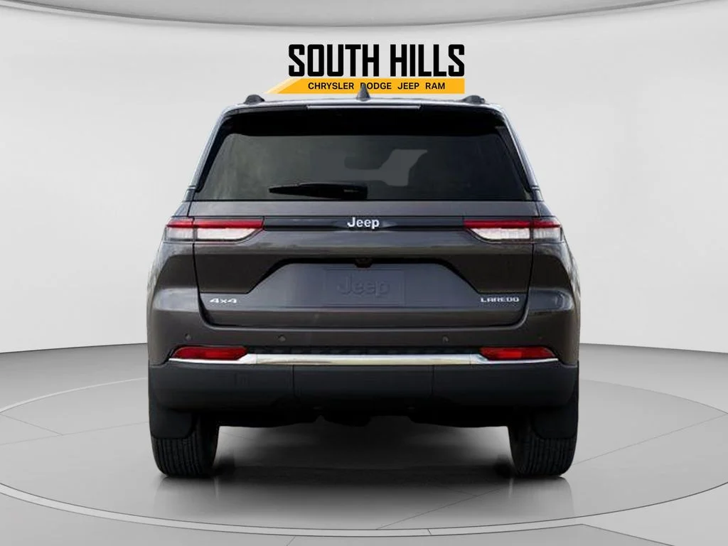 New 2026 Baltic Gray Metallic Clear-Coat Exterior Paint Jeep Laredo X image 7