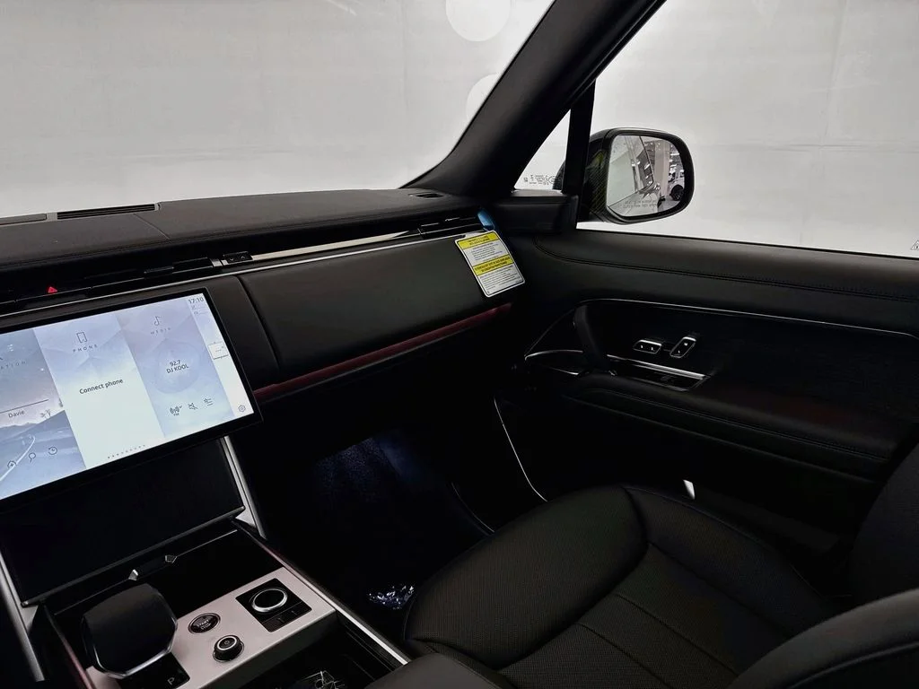 New 2027 Santorini Black Land Rover SE image 24
