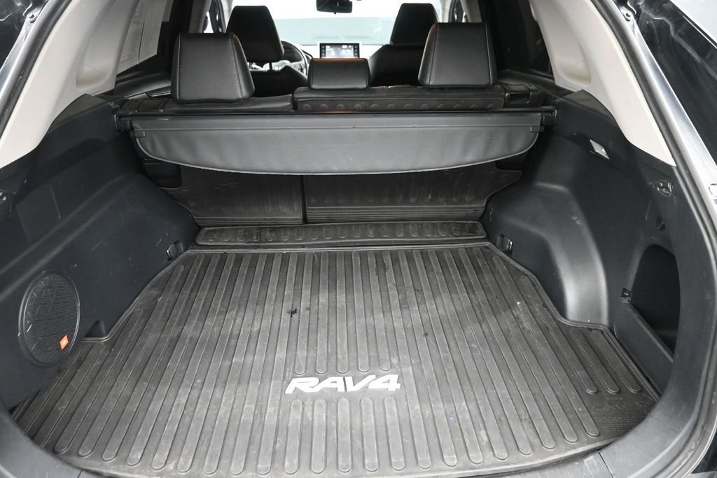 Used 2019 Black Toyota XLE Premium image 11