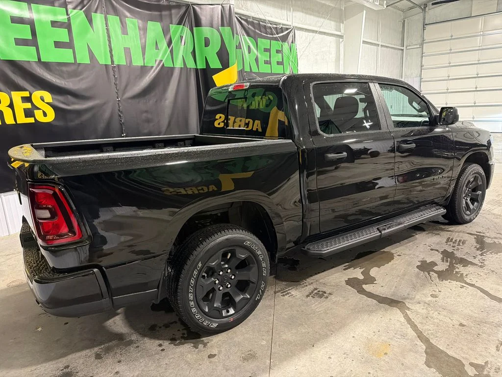 New 2026 Diamond Black Crystal Pearl-Coat Exterior Paint RAM Tradesman image 5