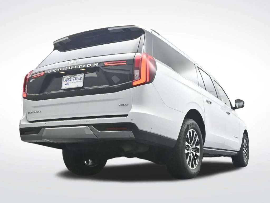 Certified Used 2025 Oxford White Ford Platinum image 38