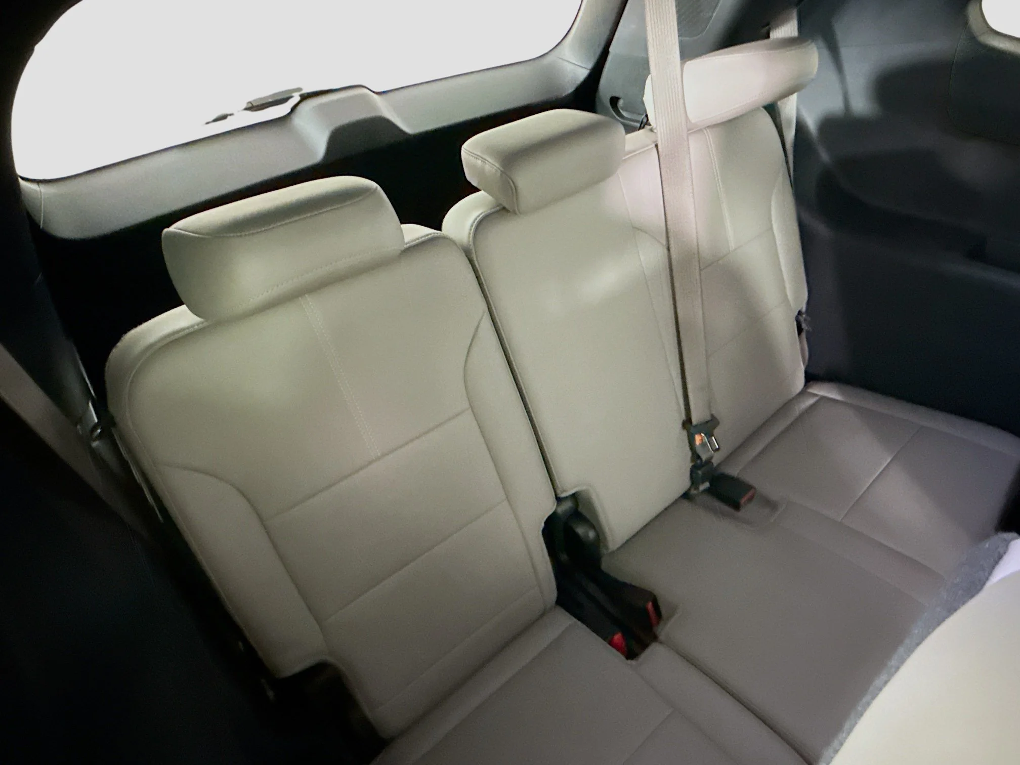 Used 2024 Summit White GMC Elevation image 29
