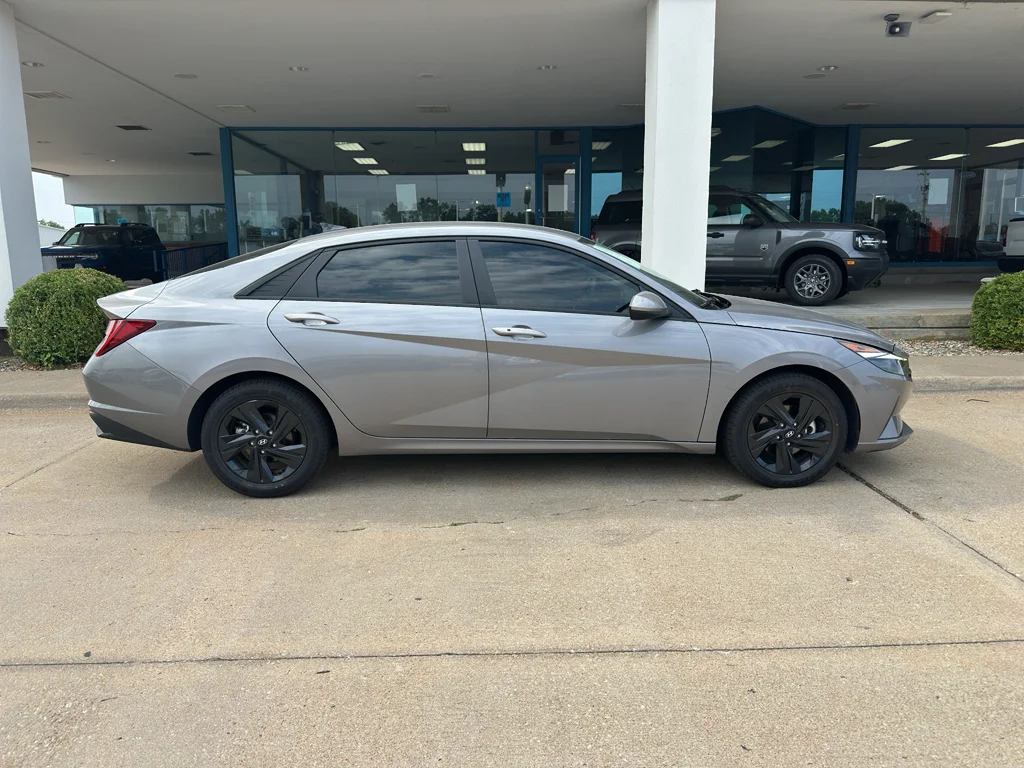 Used 2023 Fluid Metal Hyundai Blue image 11