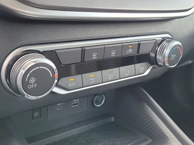 New 2026 Gray Sky Pearl / Super Black Two-tone Nissan SR image 31