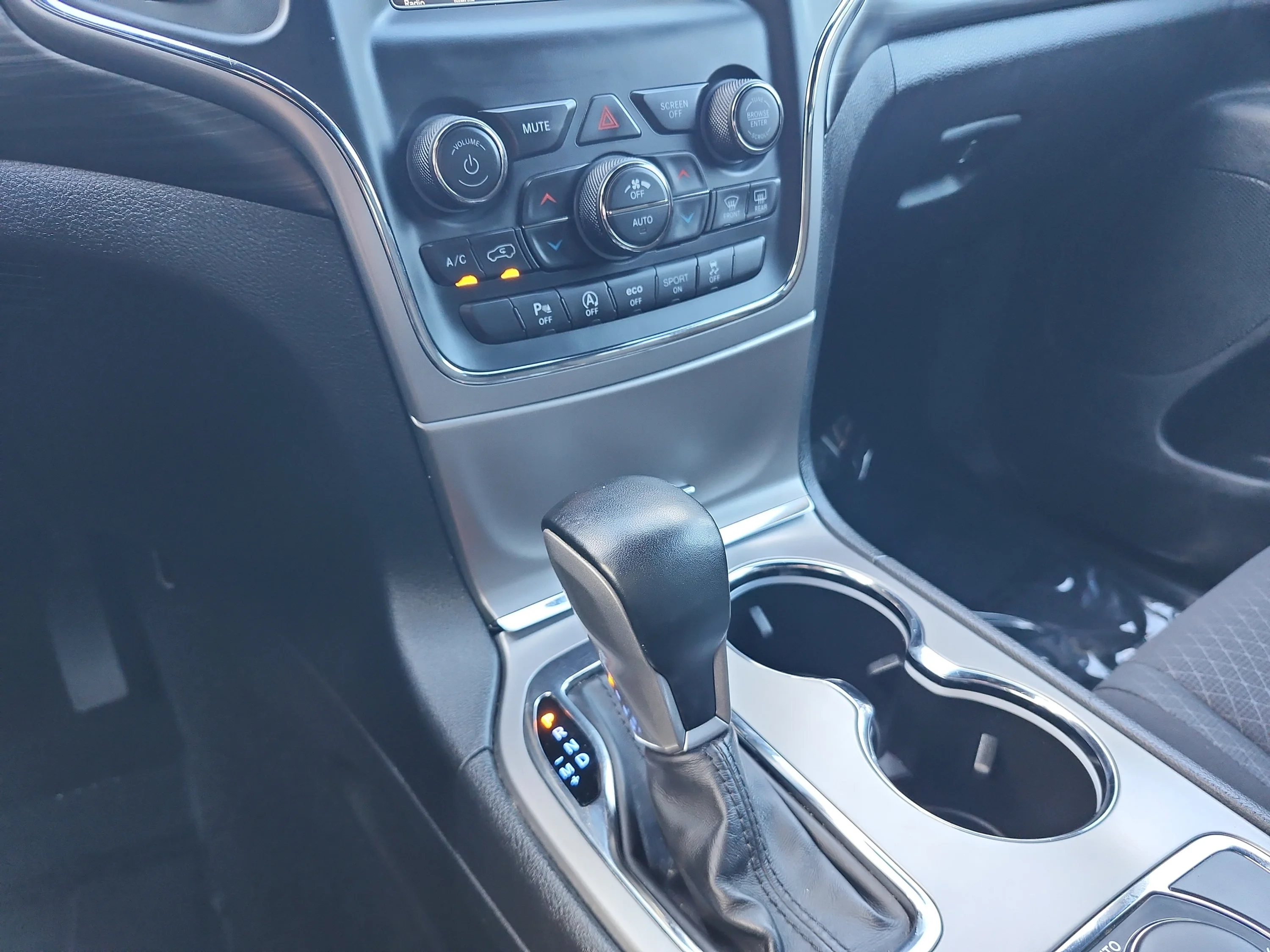 Used 2021 Billet Silver Metallic Clearcoat Jeep Laredo E image 29