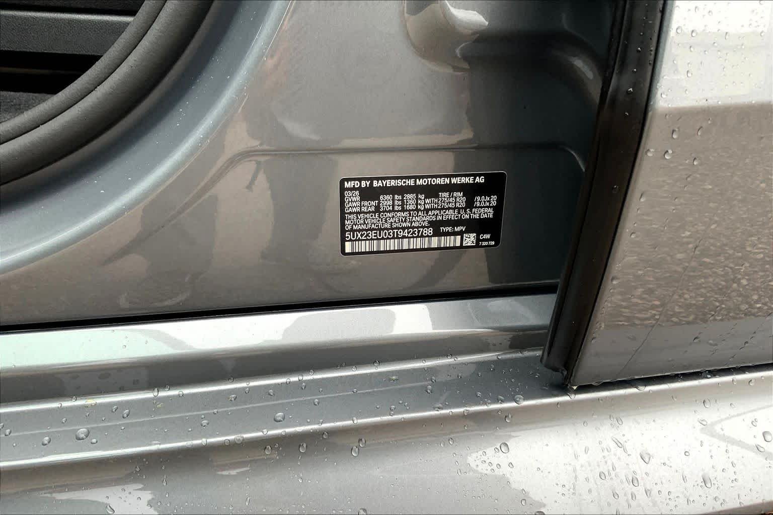 Used 2026 Skyscraper Grey Metallic BMW xDrive40i image 18