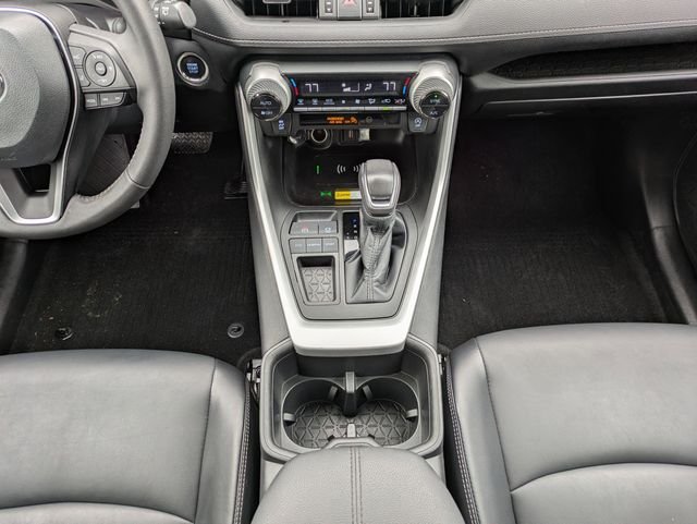 Used 2022 Silver Toyota XLE Premium image 18