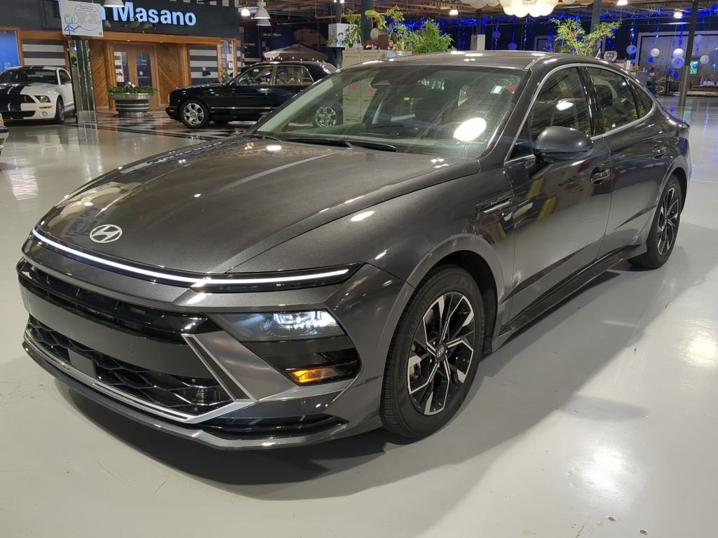Certified Used 2025 Gray Hyundai SEL image 1