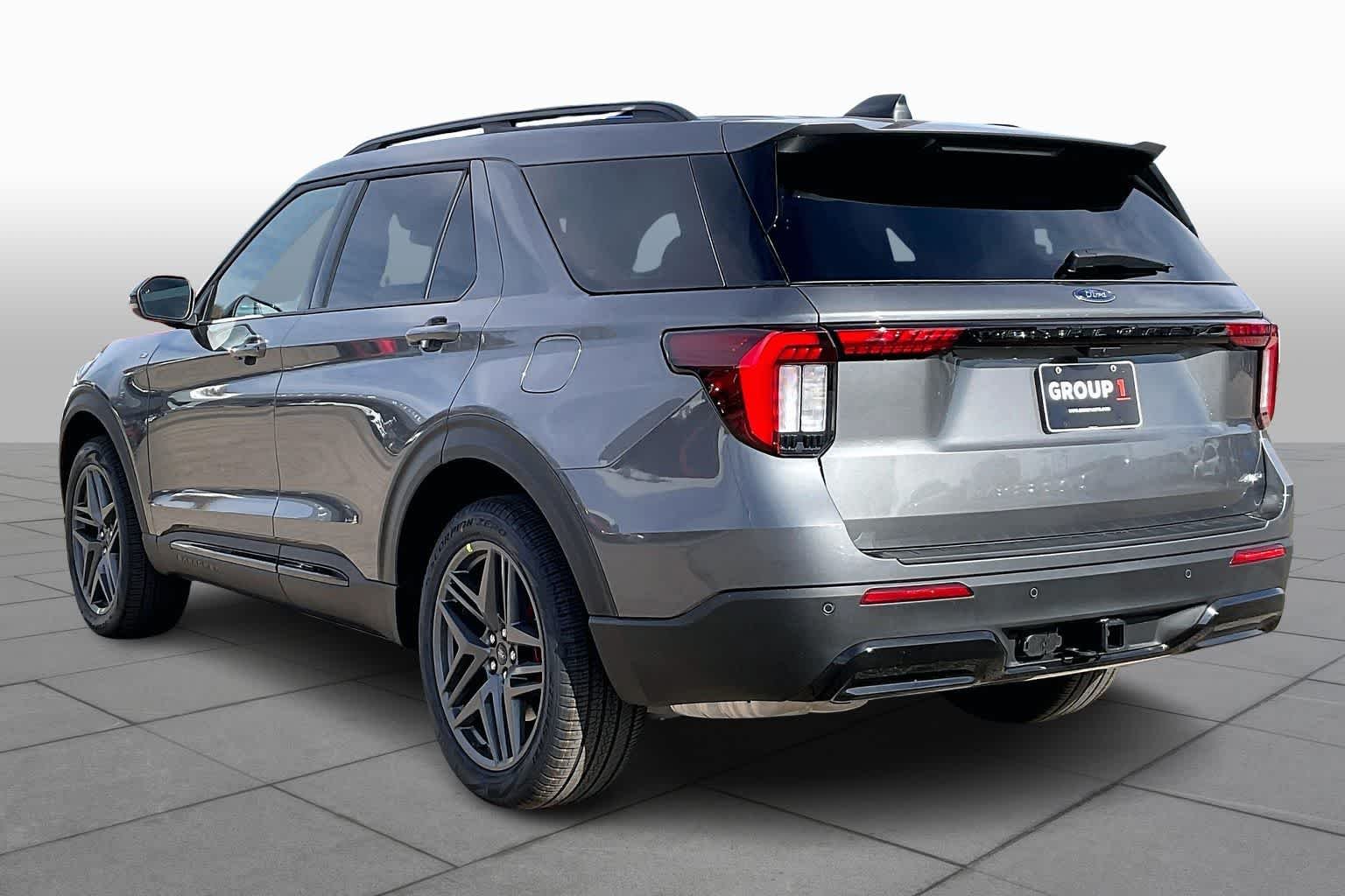 New 2026 Carbonized Gray Metallic Ford ST-Line image 12