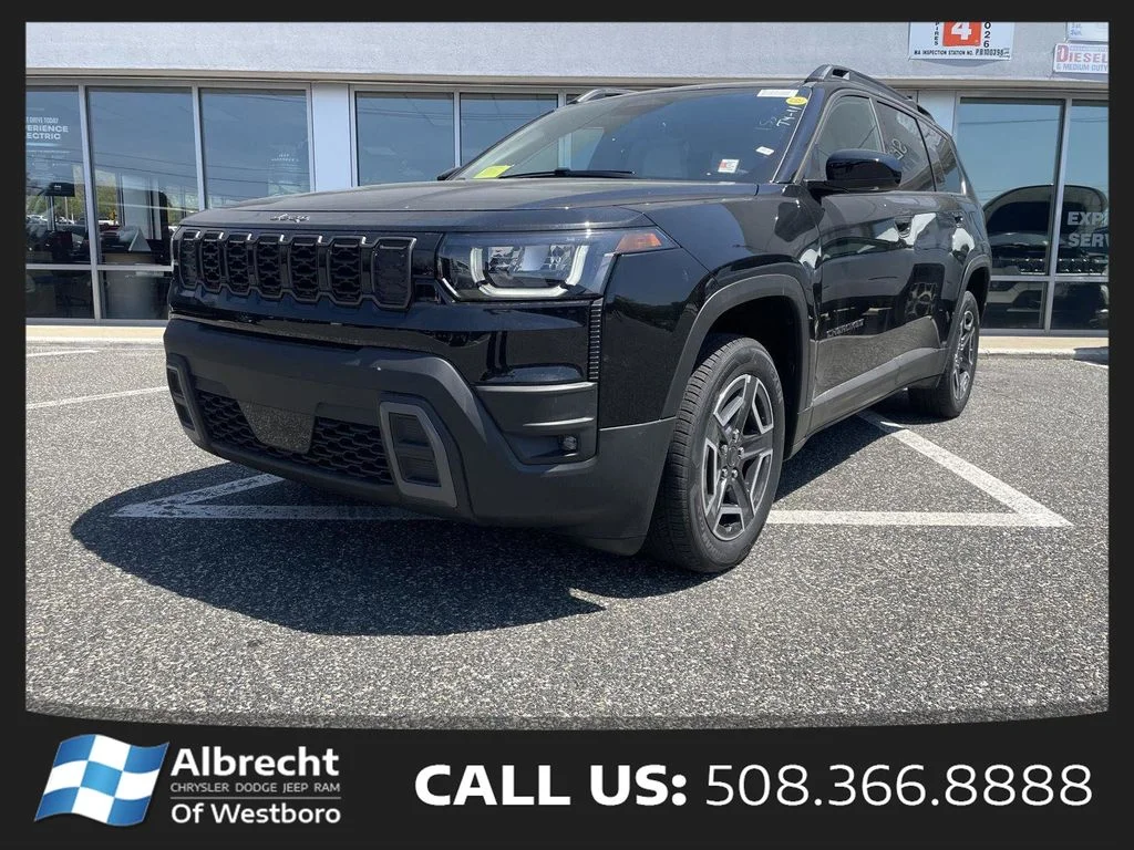 New 2026 Diamond Black Crystal Pearl-Coat Exterior Paint Jeep Laredo image 1