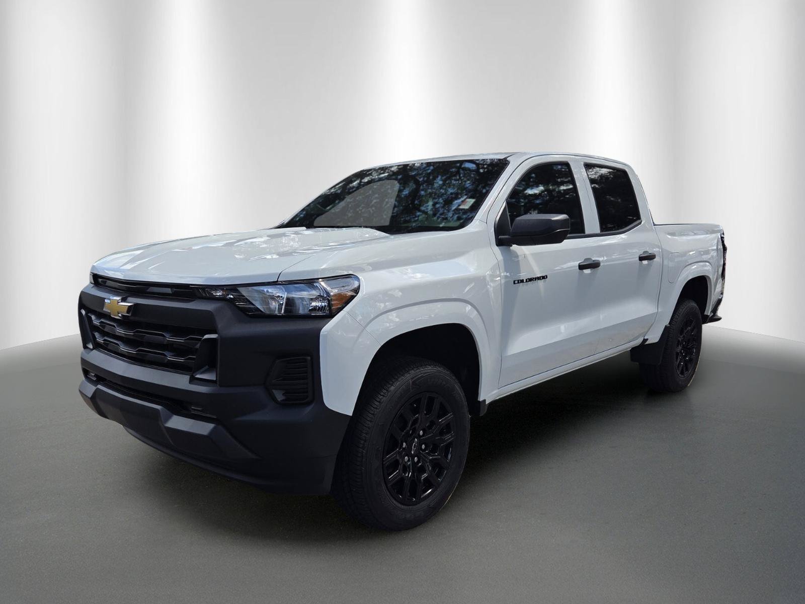 New 2026 Summit White Chevrolet WT image 2