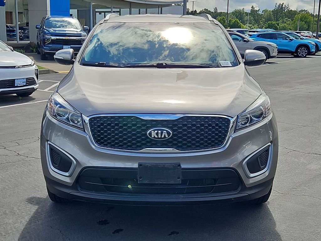 Used 2017 Titanium Silver Kia LX image 9