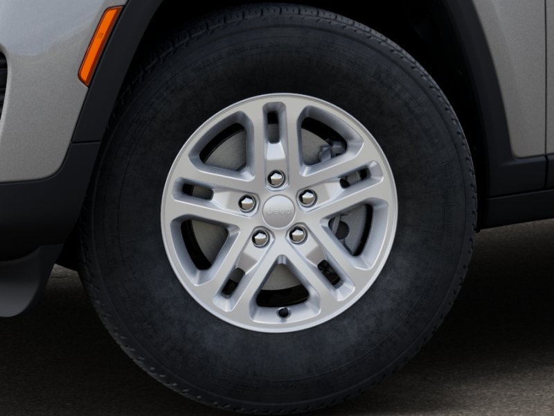 New 2025 Silver Zynith Exterior Paint Jeep Laredo image 39