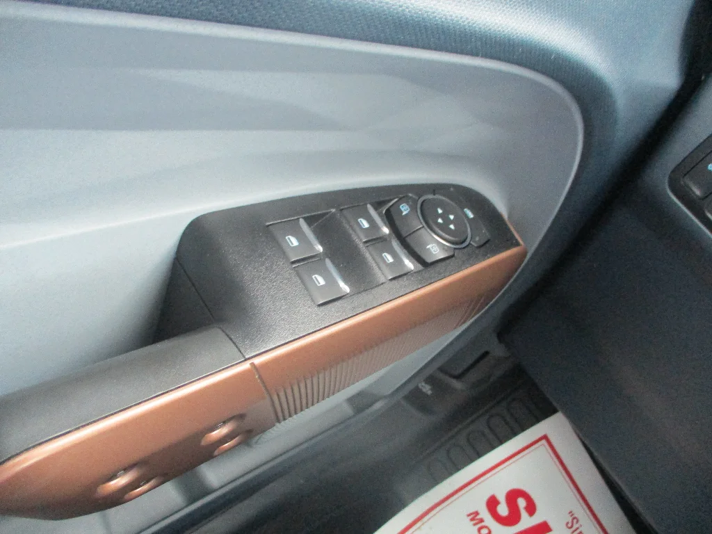 Used 2022 Velocity Blue Metallic Ford Lariat image 17