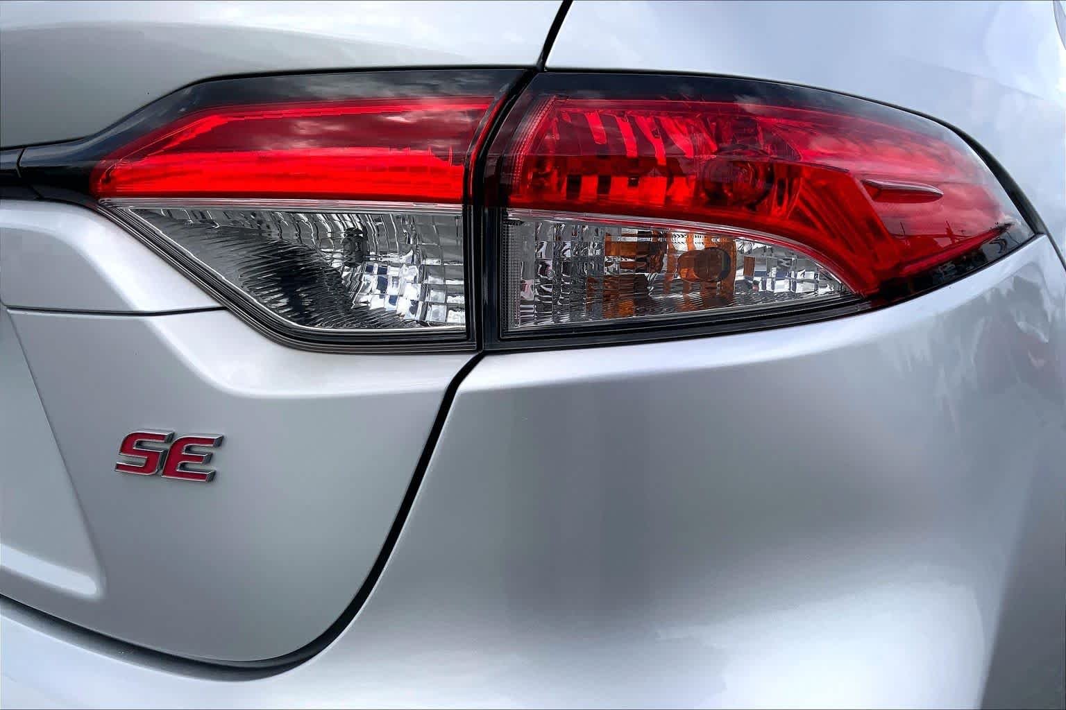 Used 2020 Classic Silver Metallic Toyota SE image 10
