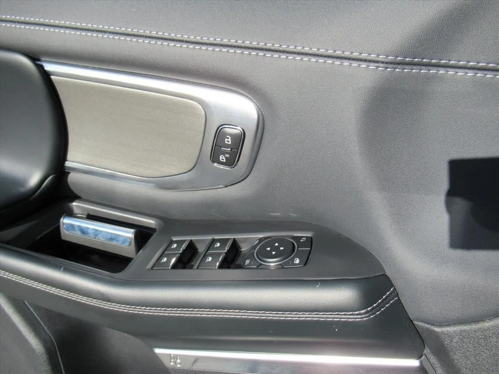 Used 2025 Silver Ford Platinum image 21
