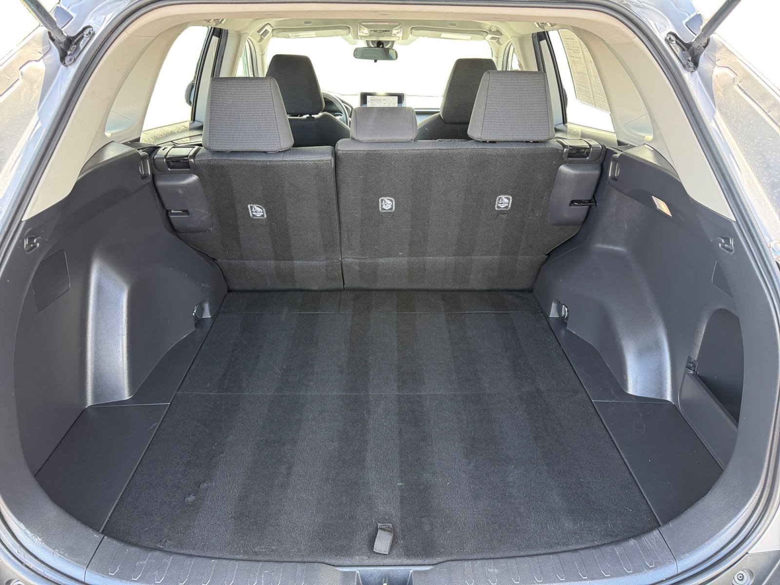 2024 Toyota RAV4 LE - Photo 17