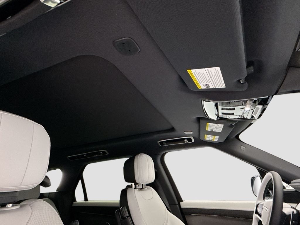 New 2026 Varesine Blue Land Rover Dynamic SE image 17