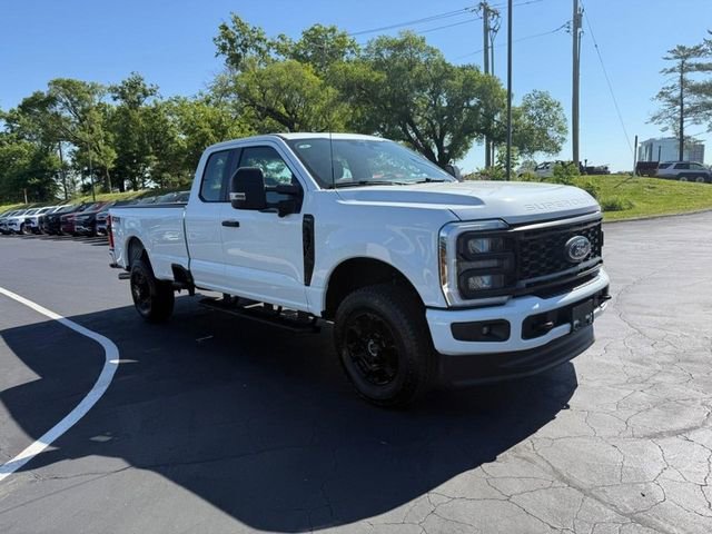 Used 2025 White Ford XL image 8