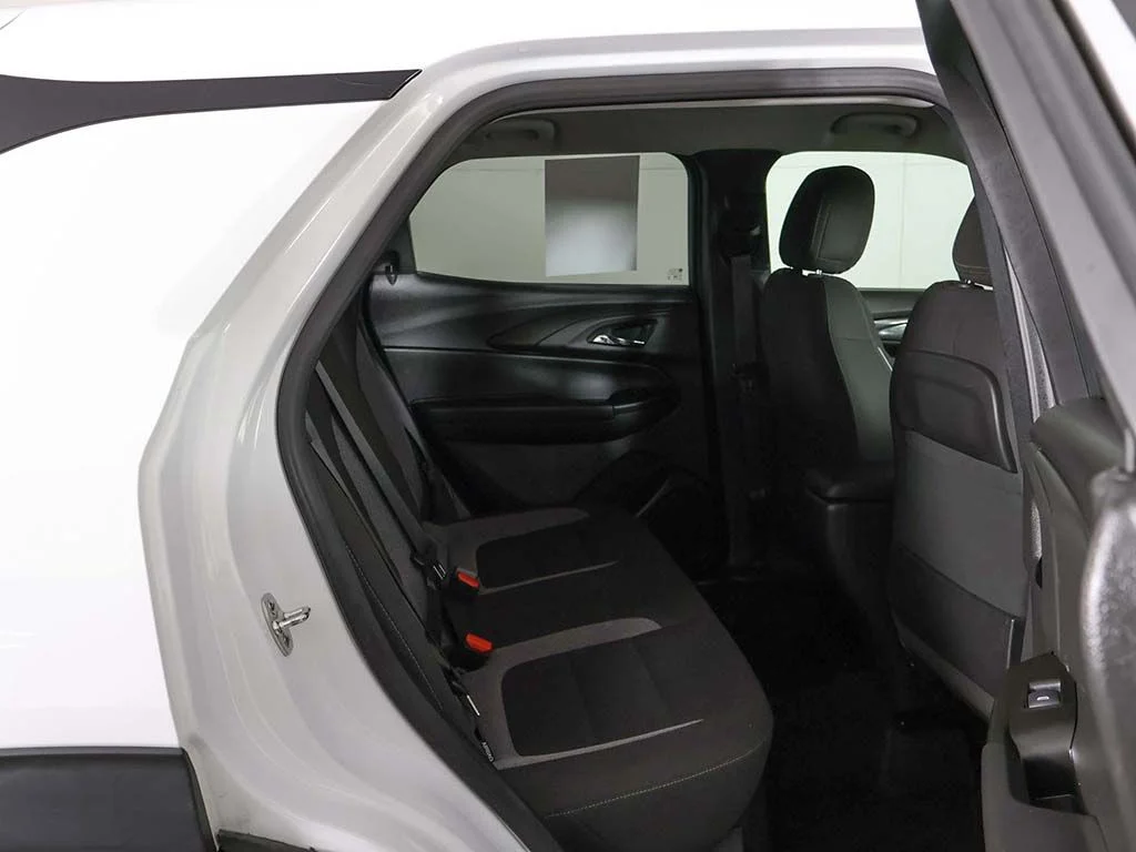 Used 2025 White Chevrolet LT image 28