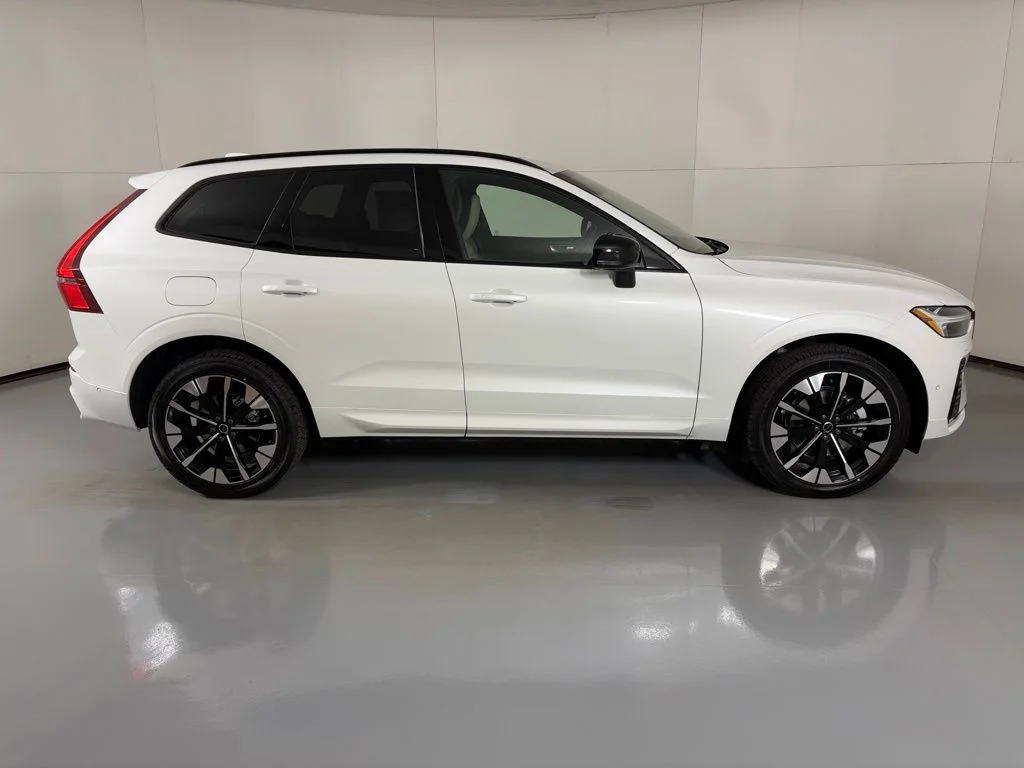 2026 Volvo XC60 Plus - Photo 9