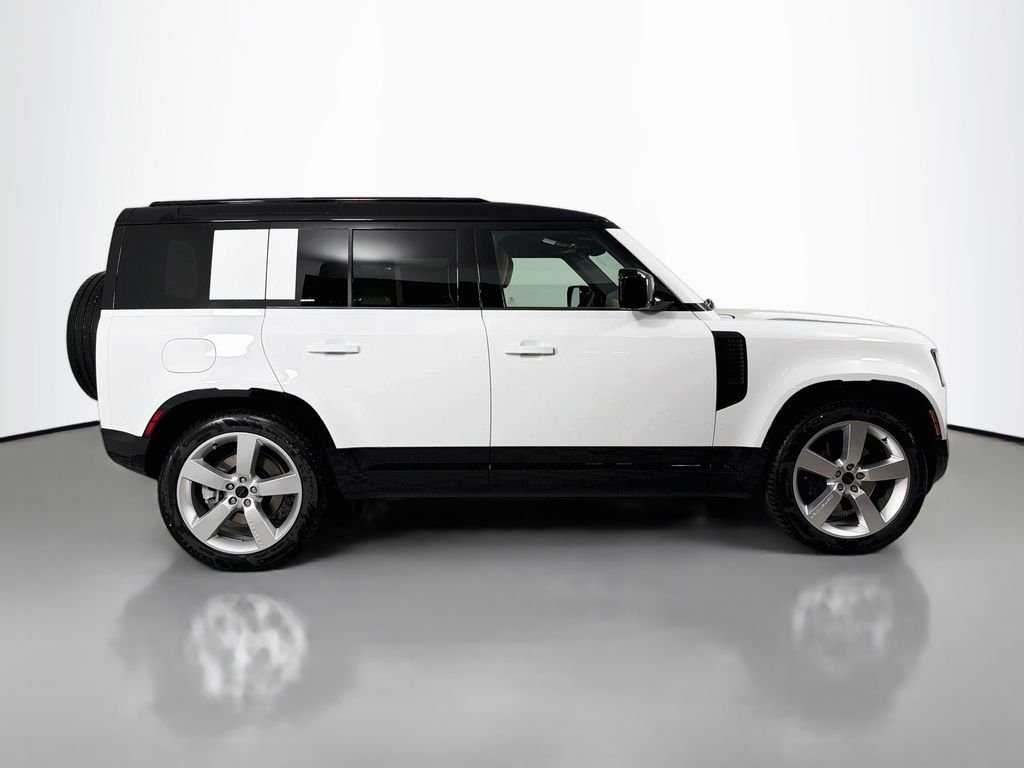 New 2026 Fuji White Land Rover X-Dynamic SE image 4