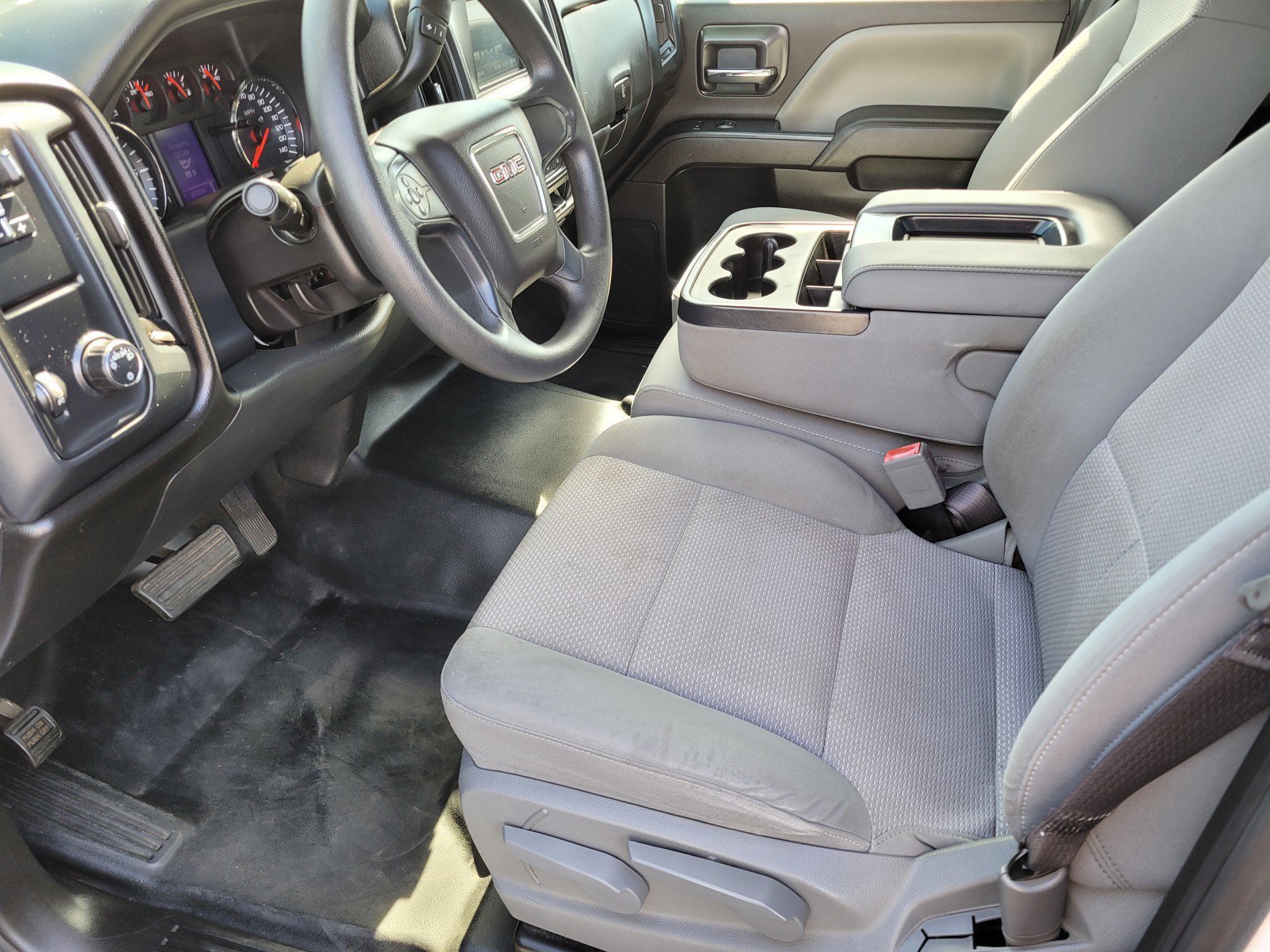 Used 2017 Summit White GMC  image 15