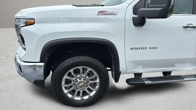 Used 2025 Summit White Chevrolet LTZ image 34