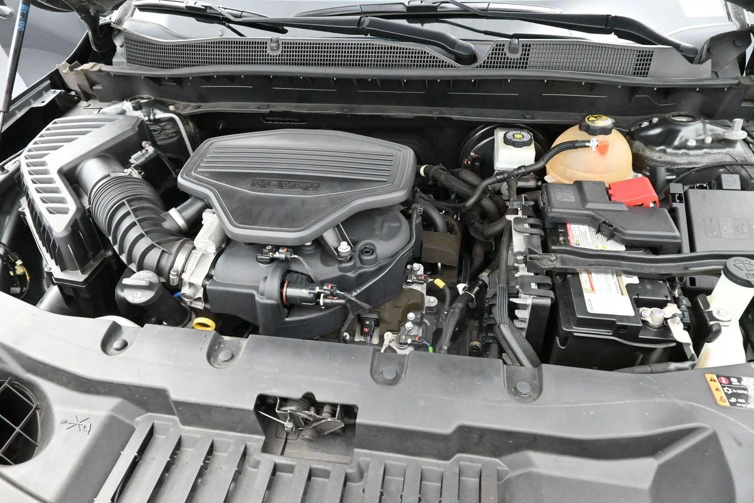 Used 2020 NIGHTFALL GRAY METALLIC Chevrolet RS image 33