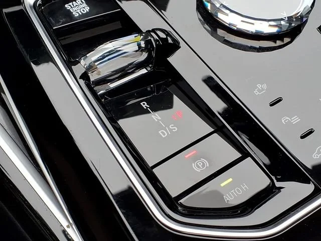 Used 2025  BMW 740i xDrive image 12