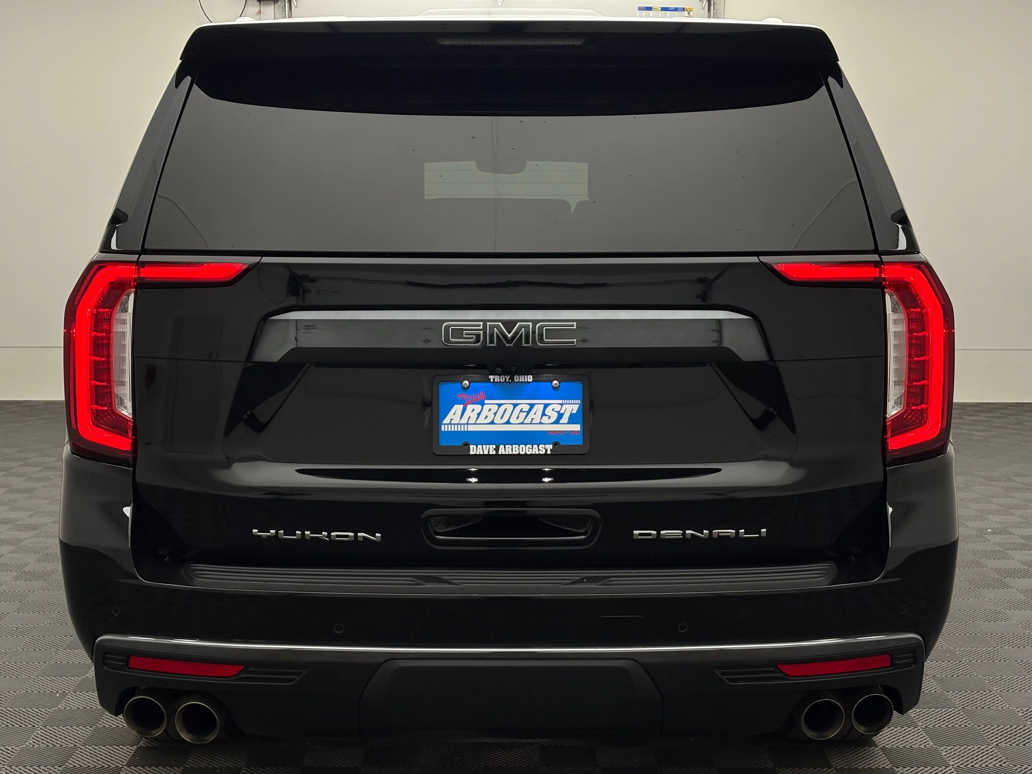 Used 2023 Onyx Black GMC Denali Ultimate image 10