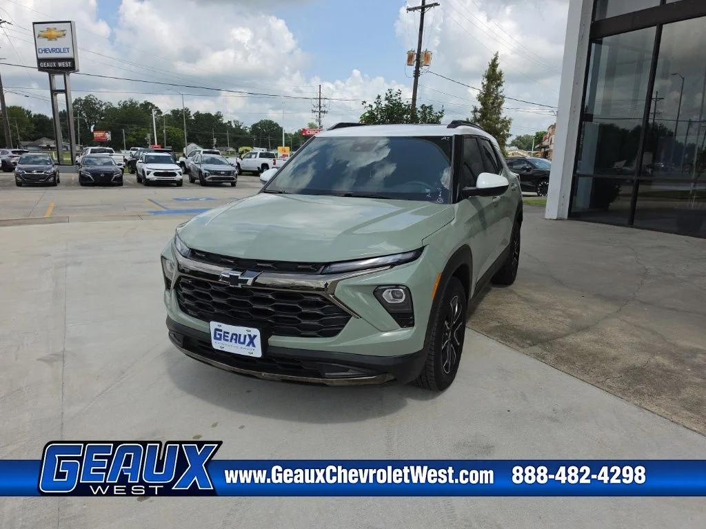 Used 2025 Green Chevrolet ACTIV image 4