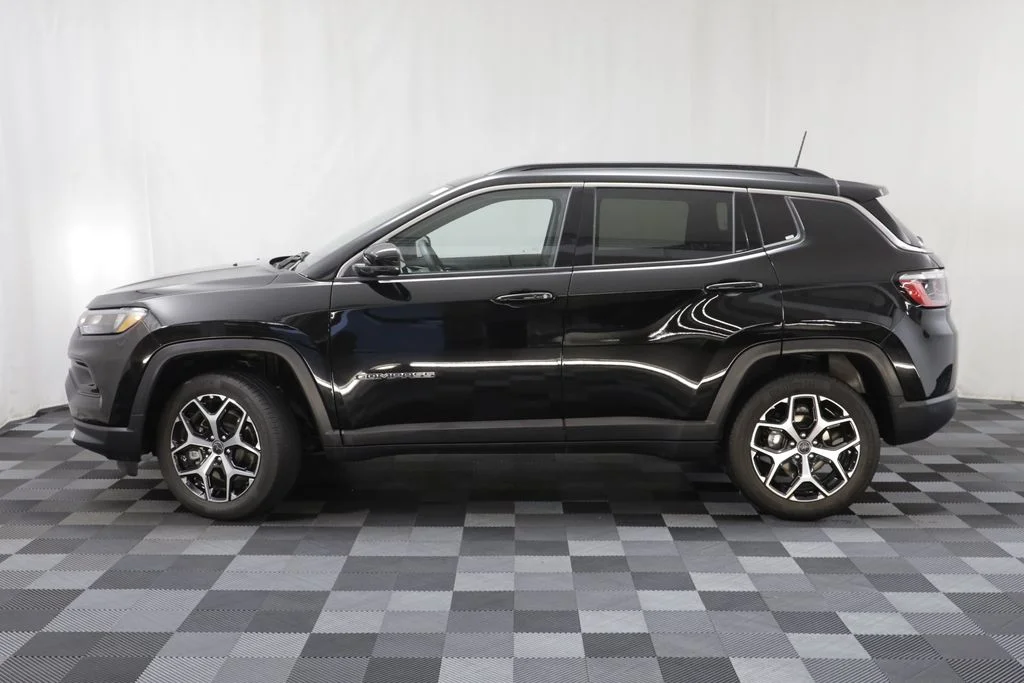 Used 2025 Black Jeep Limited image 4