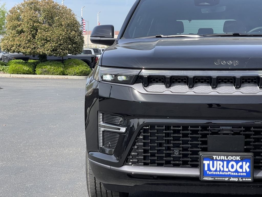 New 2026 High Gloss Black Exterior Paint Jeep Limited Altitude image 3
