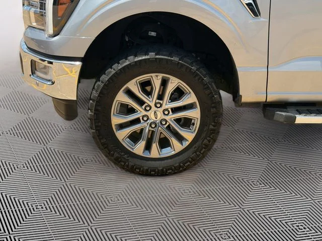 Used 2024 Silver Ford Lariat image 9