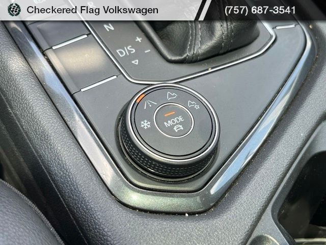 Used 2019 Pure White Volkswagen 2.0T SEL Premium 4Motion image 45