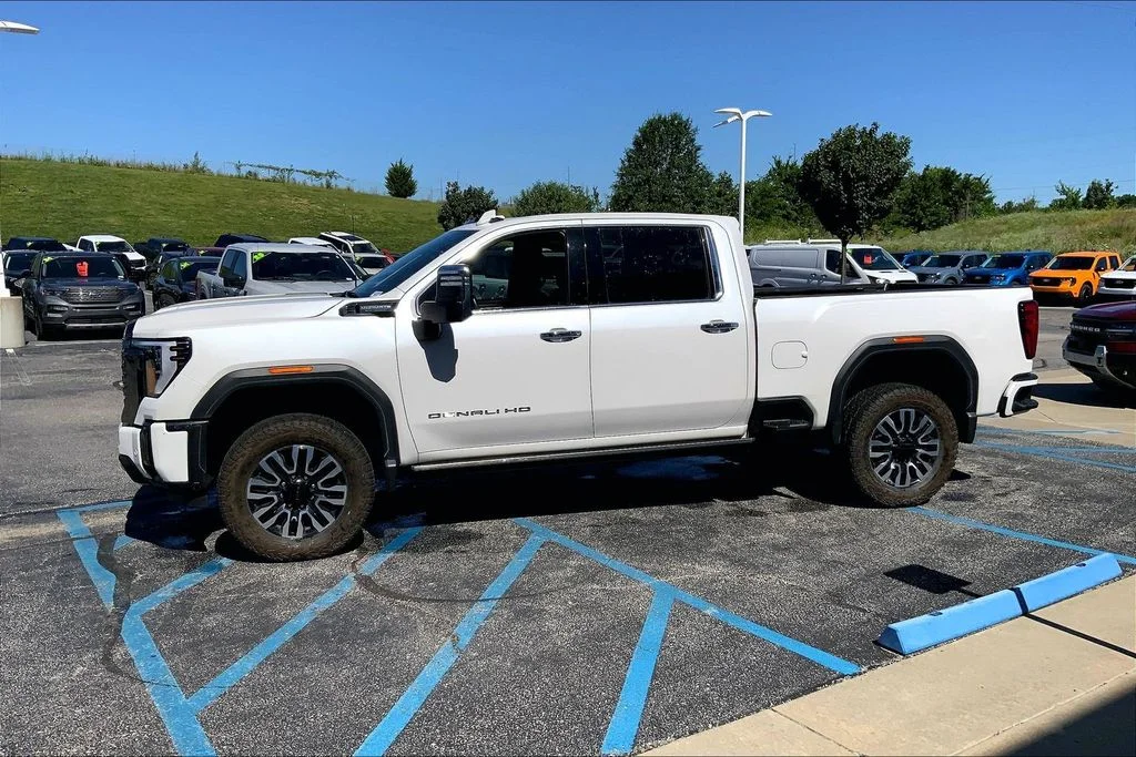 Used 2024 White GMC Denali Ultimate image 12
