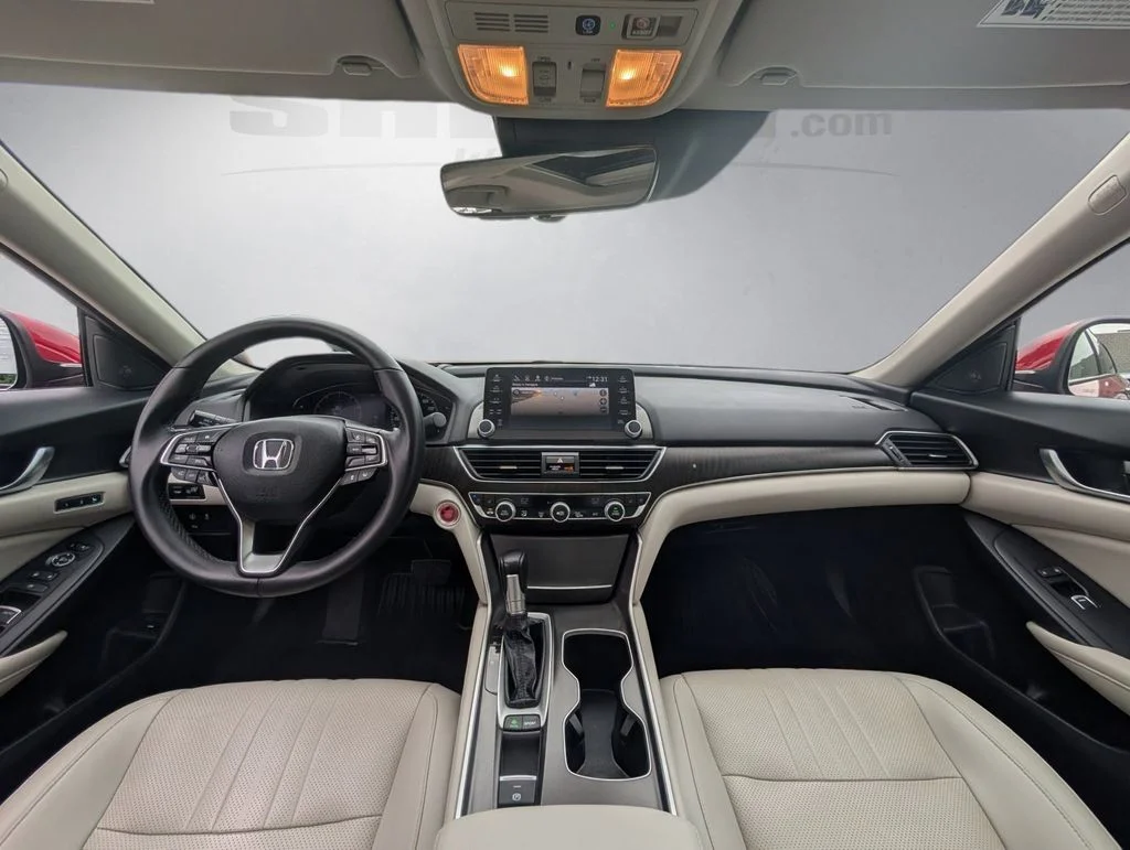 Used 2018 Red Honda Touring image 3